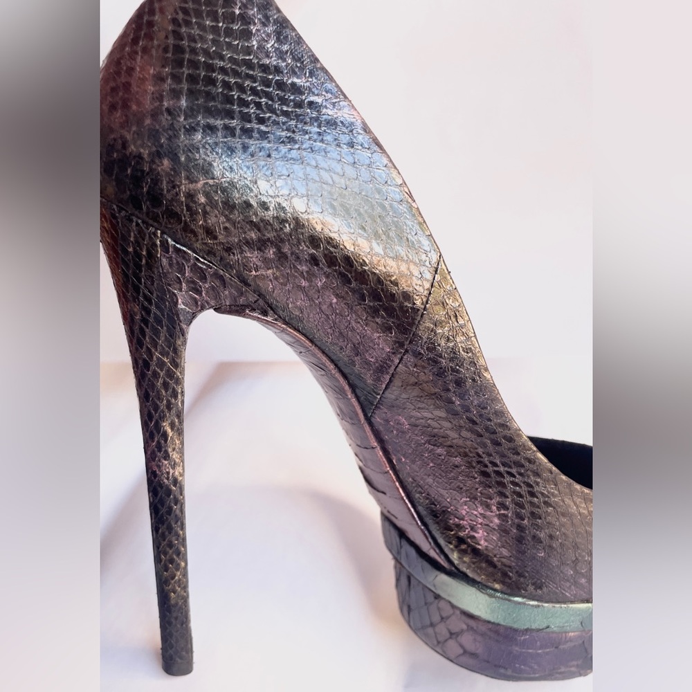 Brian Atwood Heels snakeskin iridescent, LIKE NEW, Size 8, pumps